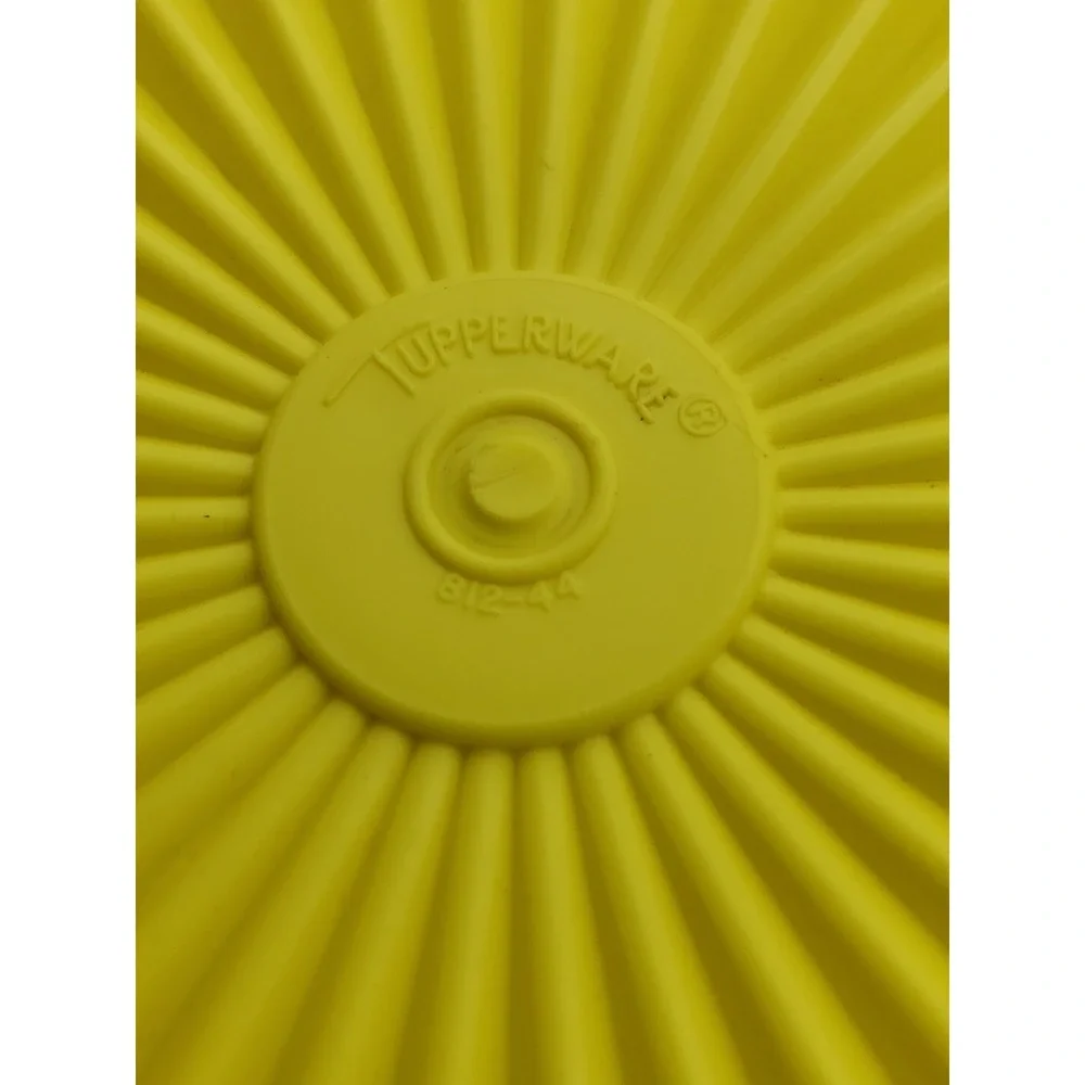 Tupperware Vtg MCM Yellow Servalier Canister #811-14 & Press On‎ Lid 812-44  6